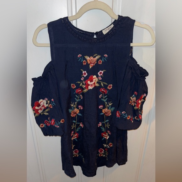 Umgee Boho Sz.Medium Dark Blue Floral Embroidered Blouse w/Cold Shoulder🌸 - Picture 9 of 10